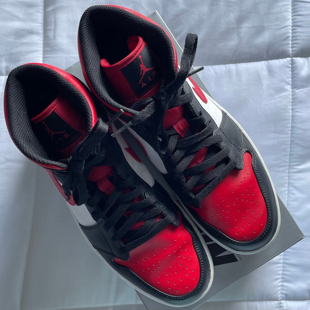 Nike Air Jordan 1 Mid Bred Toe Mens Sneakers Size 11.5